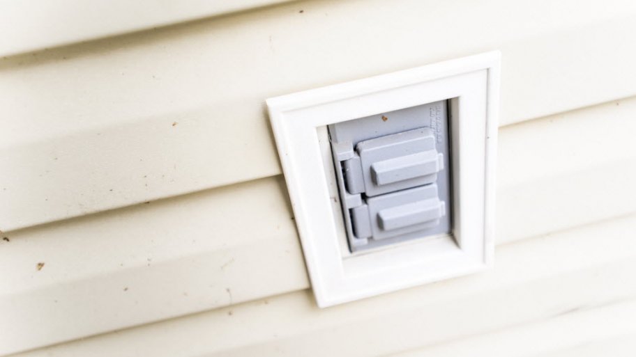 Outdoor outlets with covers